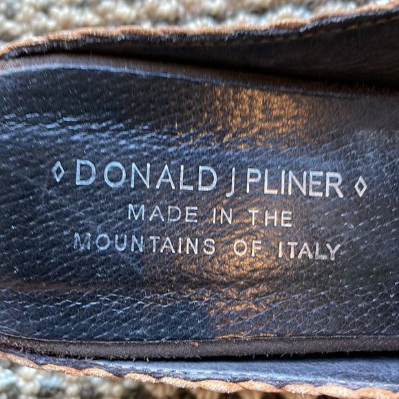 Donald J Pliner Sandals made in the mountains of Italy! - Picture 6 of 7